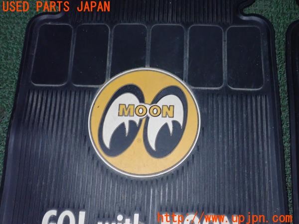 3UPJ=36310629]セドリック ワゴン GL(WUY30)純正MOONEYES ムーンアイズ ラバー フロアマット 2枚 中古_m1