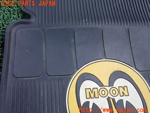 3UPJ=36310629]セドリック ワゴン GL(WUY30)純正MOONEYES ムーンアイズ ラバー フロアマット 2枚 中古_m2