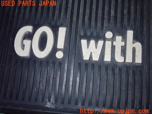 3UPJ=36310629]セドリック ワゴン GL(WUY30)純正MOONEYES ムーンアイズ ラバー フロアマット 2枚 中古_m3