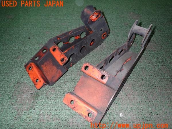 3UPJ=36360414]ランドクルーザー80(FZJ80G)後期 社外 リーディングダウンブラケット ピッチ約150mm リフトアップ 中古_m0