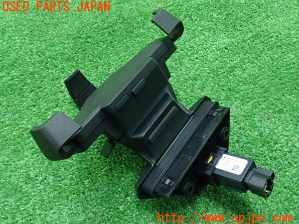 3UPJ=36440652]VW up! GTI(アップ)(AADKR)後期 純正 スマホホルダー USBコネクタ付 中古_m1