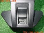 3UPJ=36440652]VW up! GTI(アップ)(AADKR)後期 純正 スマホホルダー USBコネクタ付 中古_s2