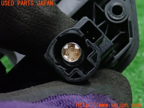 3UPJ=36440652]VW up! GTI(アップ)(AADKR)後期 純正 スマホホルダー USBコネクタ付 中古_m3