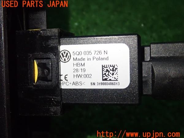 3UPJ=36440652]VW up! GTI(アップ)(AADKR)後期 純正 スマホホルダー USBコネクタ付 中古_m4