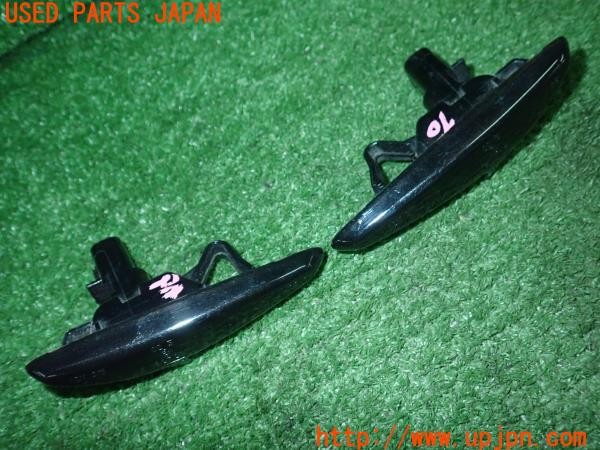 3UPJ=36560530]アバルト 124スパイダー(NF2EK)社外 サイドマーカー スモークレンズ 左右 中古_m1