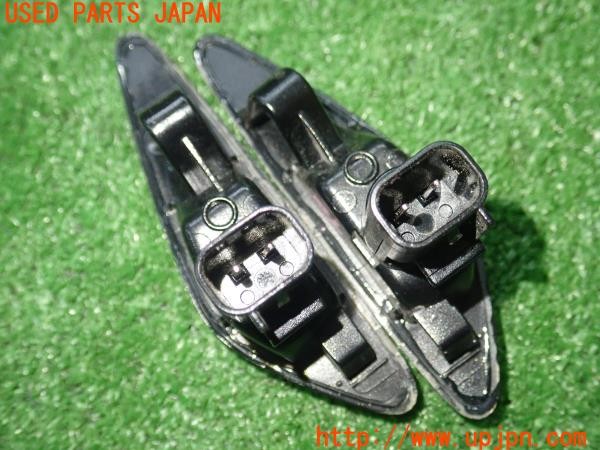 3UPJ=36560530]アバルト 124スパイダー(NF2EK)社外 サイドマーカー スモークレンズ 左右 中古_m3