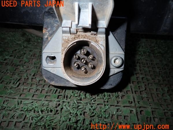 3UPJ=36660043]ハイエースワゴン(KZH100G)社外 ヒッチメンバー トレーラーヒッチ 7極ヒッチコンセント付き 中古_m3