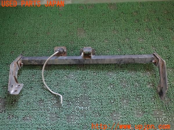 3UPJ=36660043]ハイエースワゴン(KZH100G)社外 ヒッチメンバー トレーラーヒッチ 7極ヒッチコンセント付き 中古_m4