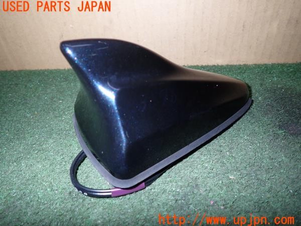 3UPJ=36760510]エクストレイル ハイブリッド(HNT32)純正 アンテナベース 社外シャークアンテナ 中古_m1