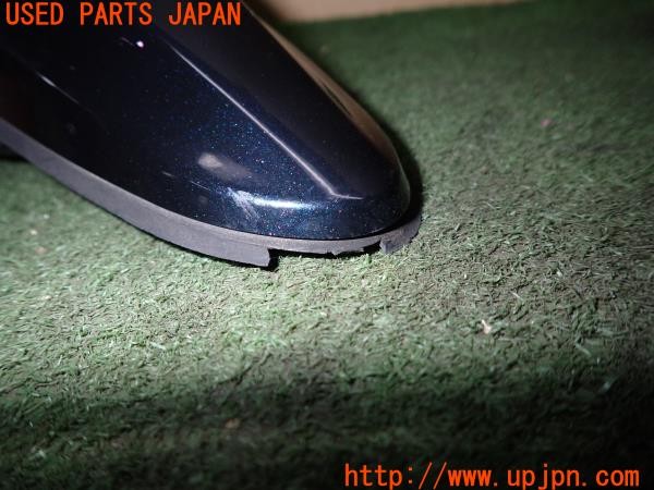 3UPJ=36760510]エクストレイル ハイブリッド(HNT32)純正 アンテナベース 社外シャークアンテナ 中古_m2