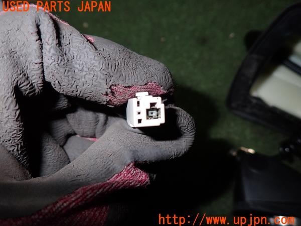 3UPJ=36760510]エクストレイル ハイブリッド(HNT32)純正 アンテナベース 社外シャークアンテナ 中古_m4