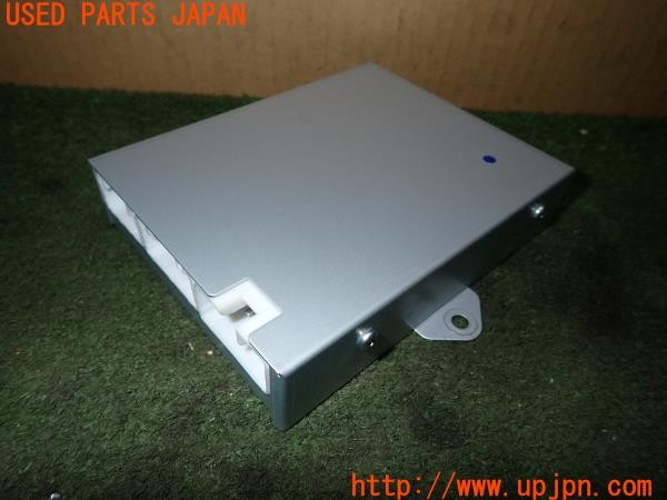 3UPJ=37070526]セレナ XV(C28)チェアキャブ スロープタイプ 純正 28516 8A880 コンピューター 左オートステップ用? 福祉車両 中古_m1