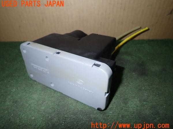 3UPJ=37170527]ベンツ C180(202028 W202)純正 2028002248 ドアロックアクチュエーター セントラルポンプ 中古_m0