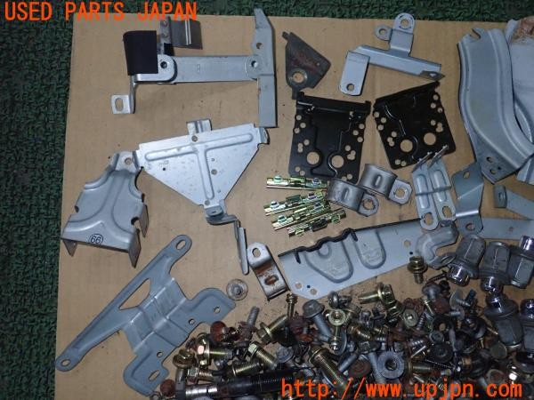 3UPJ=37240720]ソアラ 3.0GT Gパッケージ装着車(JZZ31)後期 ネジ・ナット・ステー類 ジャンク_m1