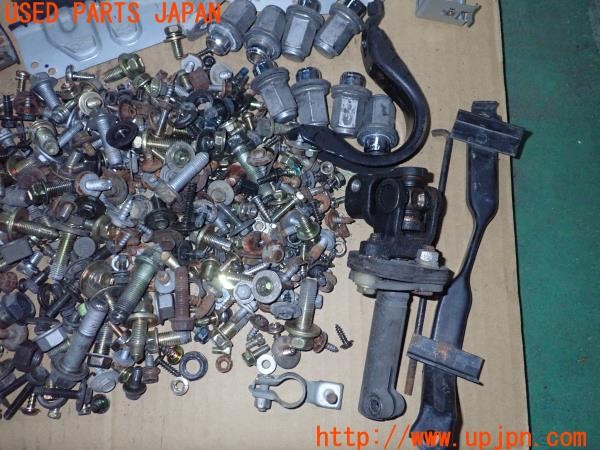 3UPJ=37240720]ソアラ 3.0GT Gパッケージ装着車(JZZ31)後期 ネジ・ナット・ステー類 ジャンク_m3
