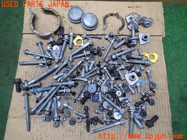 3UPJ=37260720]ベンツ A200 d(177012 W177)ネジ・ナット・ステー類 セット ジャンク_m0