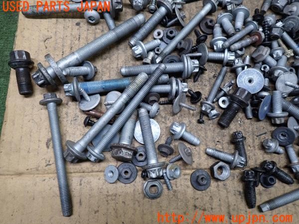 3UPJ=37260720]ベンツ A200 d(177012 W177)ネジ・ナット・ステー類 セット ジャンク_m3