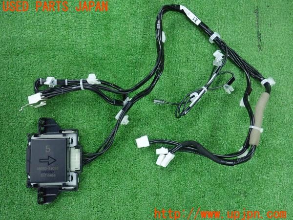 3UPJ=37300003]プリウス(MXWH60)前期 純正 86880-52030 ナビゲーション用アンテナ 中古_m0