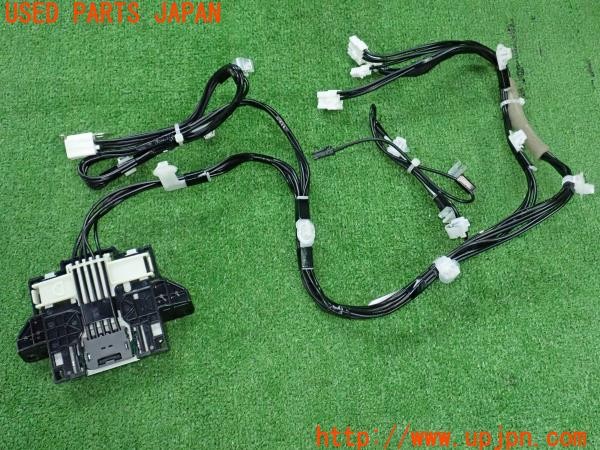 3UPJ=37300003]プリウス(MXWH60)前期 純正 86880-52030 ナビゲーション用アンテナ 中古_m1