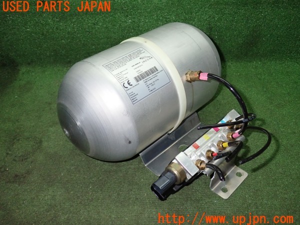 3UPJ=37460401]ジャガー XJ XJ8 3.5(J72RA X350)純正 2W93-5B696-AF エアサスタンク ソレノイドバルブブロック付き 中古_m0