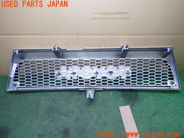3UPJ=38740047]ハイラックスサーフ SSR-X(RZN185W)後期 社外 G1TY176D フロントグリル ラジエーターグリル メッキ 中古_m3