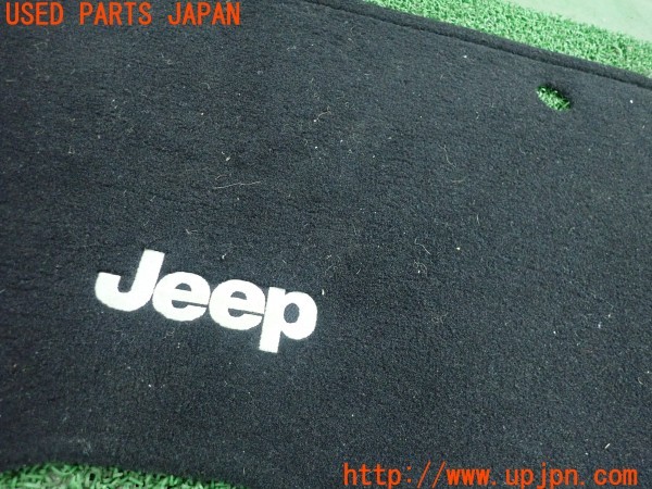 3UPJ=41400634]ジープ ラングラー アンリミテッド ルビコン ハードロック(JK36LR)純正 ラゲッジマット トランクマット リバーシブル 中古_m2