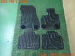 3UPJ=41870629]BMW 118i プレイ(7K15 F40)BMW純正 51472406753 オールウェザーフロアマット ラバーマット 右ハンドル車用 BMW F48 用 中古_s3