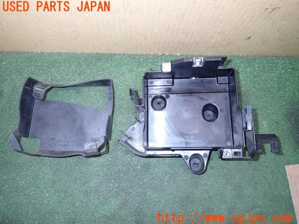 3UPJ=41950520]ドゥカティ スーパースポーツ S(ZDMVA01JAKB)純正 829.1.F60.1A バッテリーボックス ホルダー 中古_m0