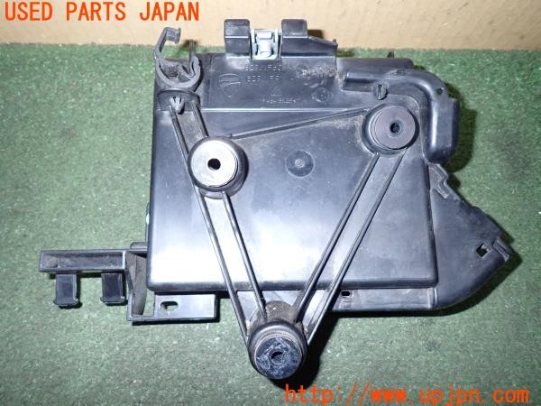 3UPJ=41950520]ドゥカティ スーパースポーツ S(ZDMVA01JAKB)純正 829.1.F60.1A バッテリーボックス ホルダー 中古_m2