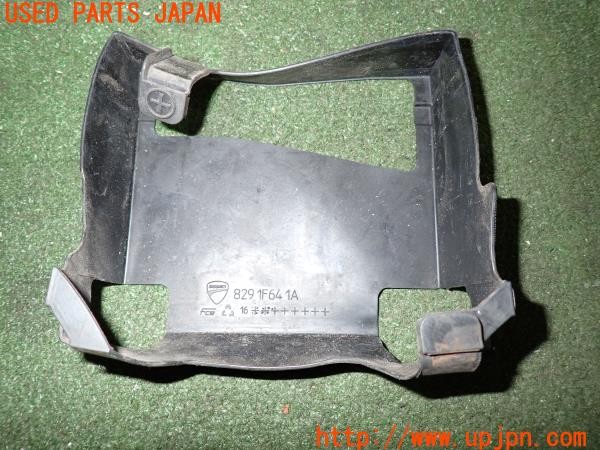 3UPJ=41950520]ドゥカティ スーパースポーツ S(ZDMVA01JAKB)純正 829.1.F60.1A バッテリーボックス ホルダー 中古_m3