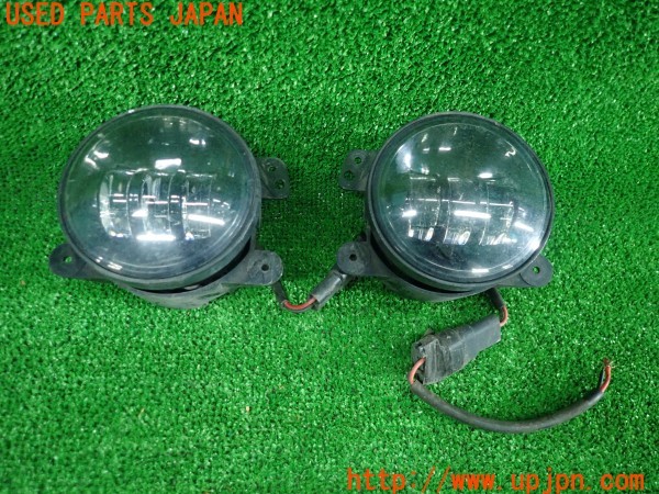 3UPJ=42100558]ジープ ラングラー アンリミテッド サハラ(JK36L)社外 フォグランプ フォグ 左右セット 難あり 中古_m0
