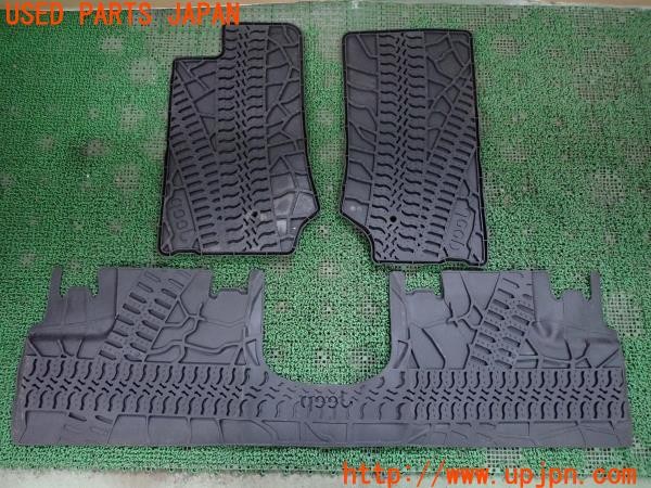 3UPJ=43640629]ジープ ラングラー アンリミテッド サハラ(JK38L)純正 MOPAR 82211508/09 フロアマット ラバーマット 右ハンドル用 中古_m3