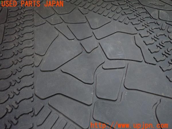 3UPJ=43640634]ジープ ラングラー アンリミテッド サハラ(JK38L)純正 MOPAR 82213184 ラゲッジマット カーゴトレイ 中古_m1